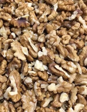 مغز گردو شکسته